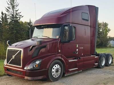 Volvo VNL630 Sleeper Semi Truck - D13 425HP