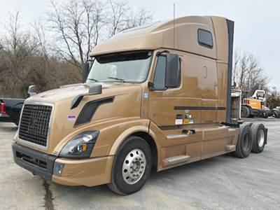Volvo VNL670 Sleeper Semi Truck - D13 405HP