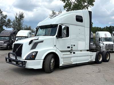 Volvo VNL670 Sleeper Semi Truck - D13 455HP