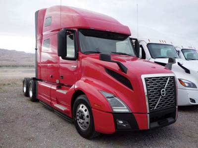 Volvo VNL760 Sleeper Semi Truck - D13TC 425HP