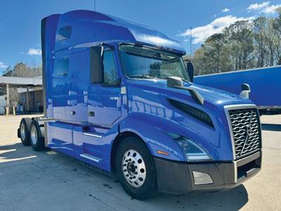 Volvo VNL760 Sleeper Semi Truck - D13TC 455HP