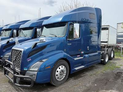 Volvo VNL760 Sleeper Semi Truck - D13 425HP