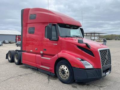 Volvo VNL760 Sleeper Semi Truck - D13 405HP
