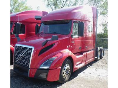 Volvo VNL760 Sleeper Semi Truck - D13 455HP
