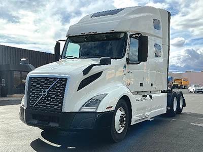 Volvo VNL760 Sleeper Semi Truck - D13 455HP