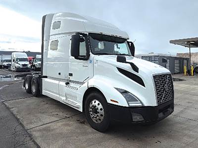 Volvo VNL760 Sleeper Semi Truck - D13 405HP