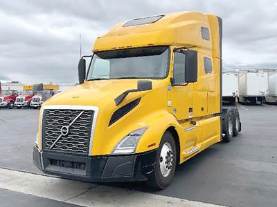 Volvo VNL760 Sleeper Semi Truck - D13 455HP