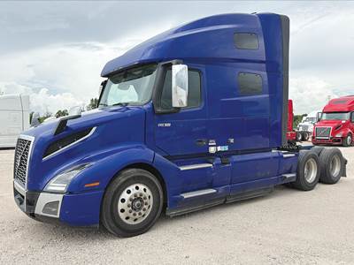 Volvo VNL760 Sleeper Semi Truck - D13TC 455HP