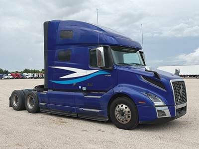 Volvo VNL760 Sleeper Semi Truck - D13TC 425HP
