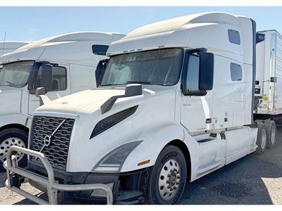 Volvo VNL760 Sleeper Semi Truck - D13 450HP