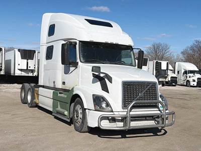 Volvo VNL780 Sleeper Semi Truck - D13 40000HP