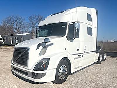 Volvo VNL780 Sleeper Semi Truck - D13 455HP
