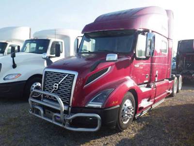 Volvo VNL860 Sleeper Semi Truck - D13 500HP