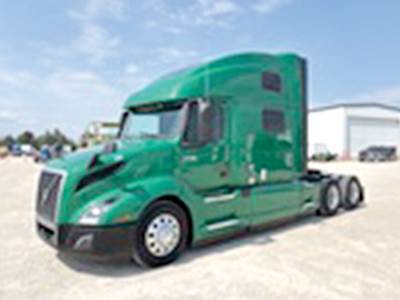 Volvo VNL860 Sleeper Semi Truck - D13 455HP