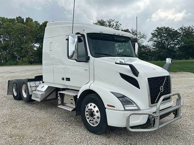 Volvo VNR 640 Sleeper Semi Truck - D11 425HP