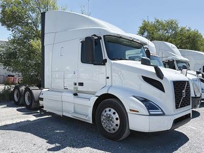 Volvo VNR 640 Sleeper Semi Truck - D13 405HP