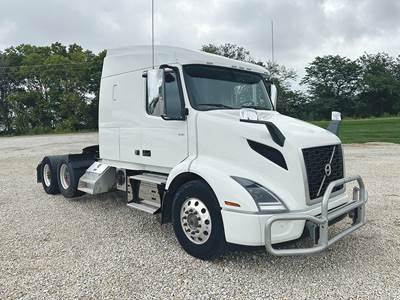 Volvo VNR 640 Sleeper Semi Truck - D11 425HP
