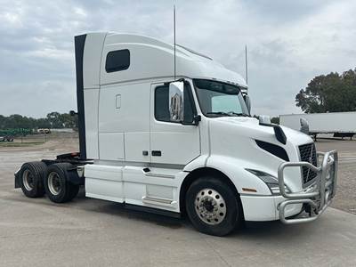 Volvo VNR 660 Sleeper Semi Truck - D13 455HP