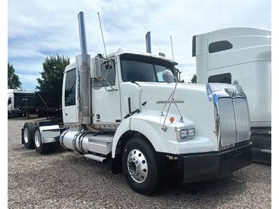 Western Star 4900SB Sleeper Semi Truck - 40" Low Roof, Detroit 500HP