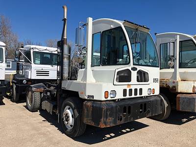 Autocar X-Spotter Raised Roof Yard Spotter Truck - 275HP