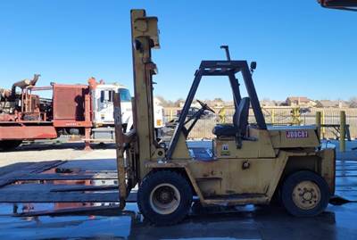 Caterpillar V150 Pneumatic Tire Forklift - 15000lb Capacity, 14ft Lift Height