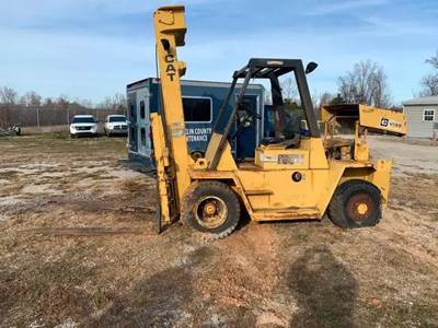 Caterpillar V150 Pneumatic Tire Forklift