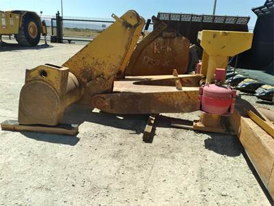 Komatsu D375A-6 Ripper