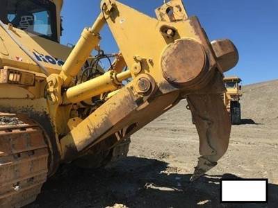 Komatsu D475A-5E0 Ripper