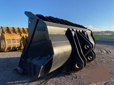 Komatsu WA900-8 Wheel Loader