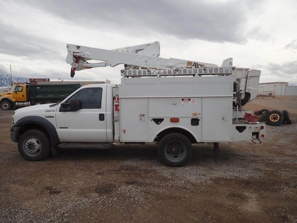 2006 Ford F-550 Boom / Bucket Truck - Altec AT37G Aerial Lift For Sale