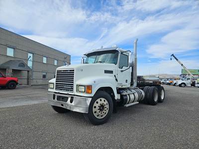 2011 Mack CHU813 Cab & Chassis Truck &Trailer Combo