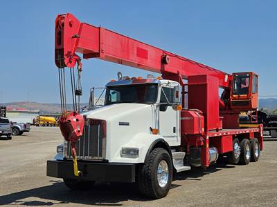 2012 Kenworth T800 Crane Truck - QMC 7060R 35 Ton Crane