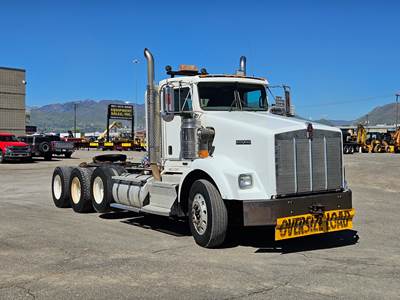 2012 Kenworth T800 Day Cab Truck