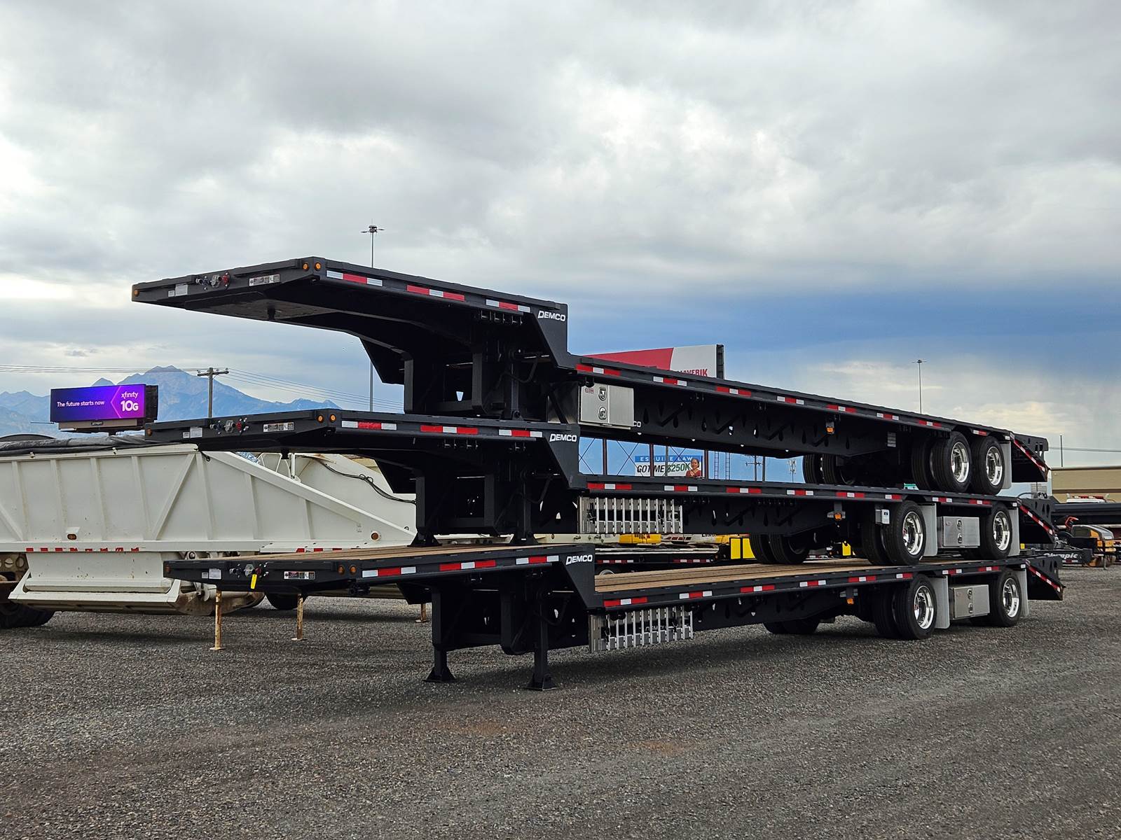 2024 Demco 53' STEP DECK BEAVERTAIL W/ RAMPS Drop Deck Trailer For Sale