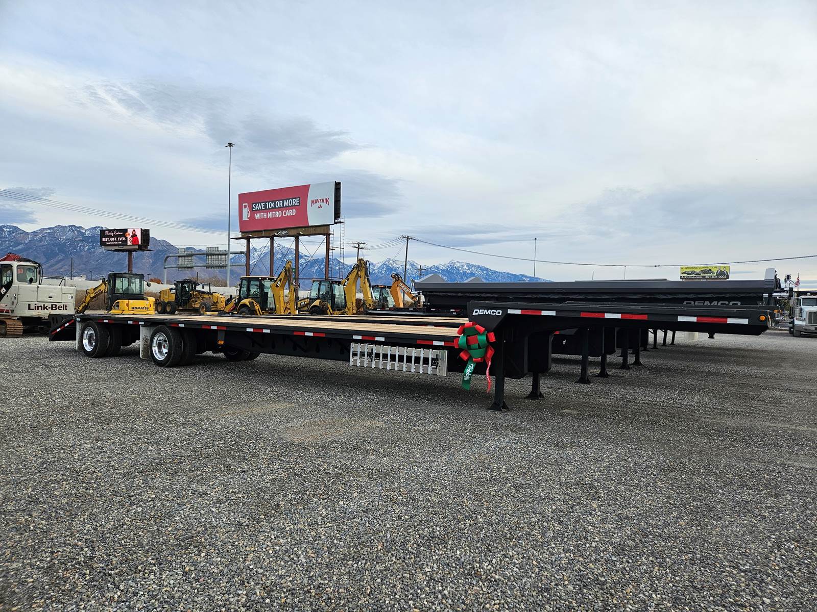 2024 Demco 53' STEP DECK BEAVERTAIL W/ RAMPS Drop Deck Trailer For Sale