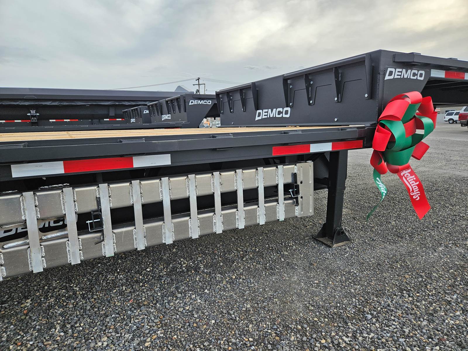 2024 Demco 53' STEP DECK BEAVERTAIL W/ RAMPS Drop Deck Trailer For Sale