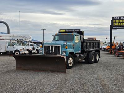 1995 International 2574 Plow Truck