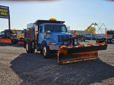 1999 International 4900 Plow / Spreader Truck - Low Miles!