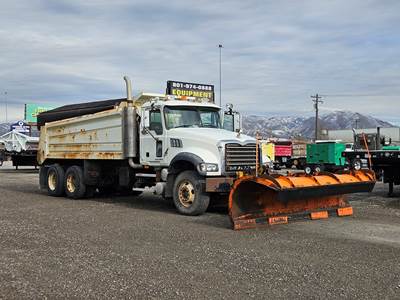 2010 Mack Granite GU713 Plow / Spreader Truck