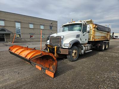 2010 Mack Granite GU713 Plow / Spreader Truck