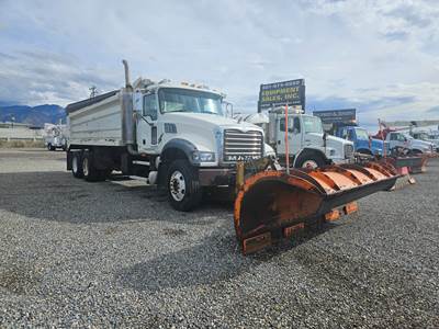 2010 Mack Granite GU713 Plow / Spreader Truck