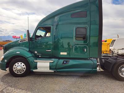 2015 Kenworth T680-Sleeper Truck Sleeper Semi Truck