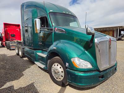 2015 Kenworth T680 Sleeper Semi Truck