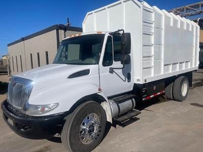 International DuraStar 4300 Chipper Truck - Automatic
