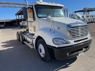 Freightliner Columbia 120 Day Cab Truck - Detroit 515HP