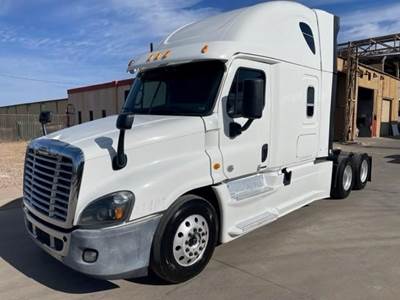 Freightliner Cascadia 125 Sleeper Semi Truck - Detroit, Automatic
