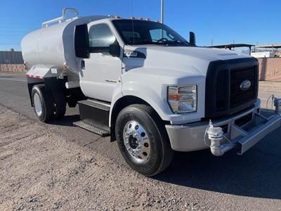 Ford F-750 2000 Gallon Water Truck - Automatic