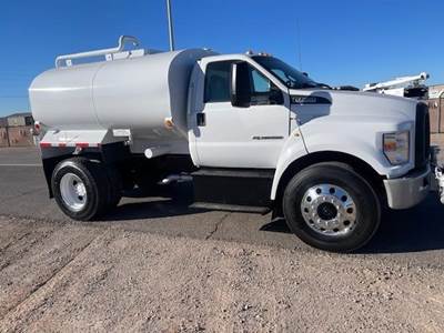 Ford F-750 2000 Gallon Water Truck - Automatic
