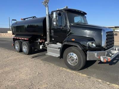 Freightliner 114SD Water Truck - Detroit, Automatic