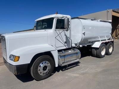 Freightliner FLD120 4500 Gallon Water Truck - Detroit
